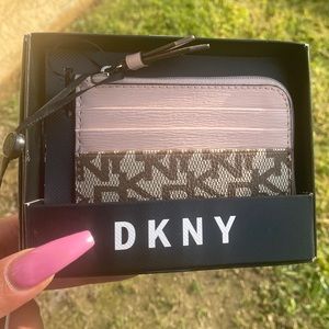 DKNY signature coin/ card holder with light pink